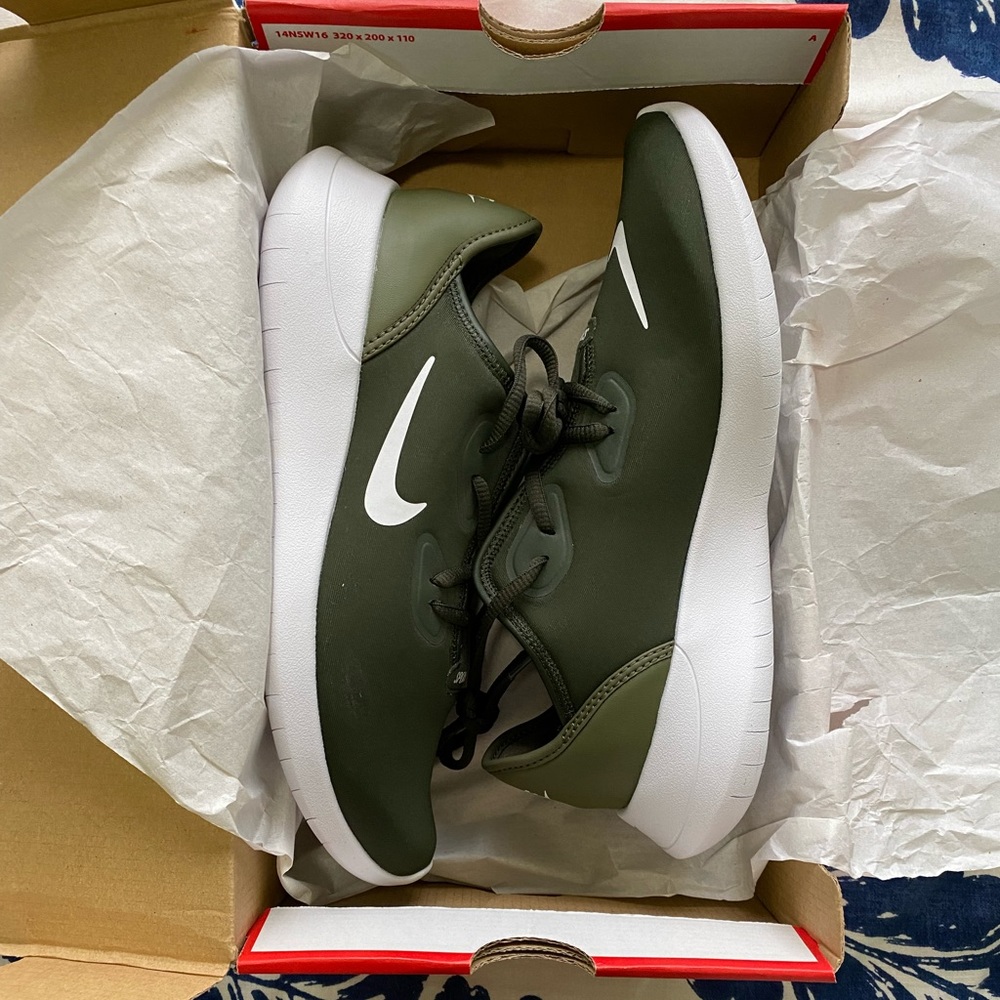 Nike Hakata Sneakers